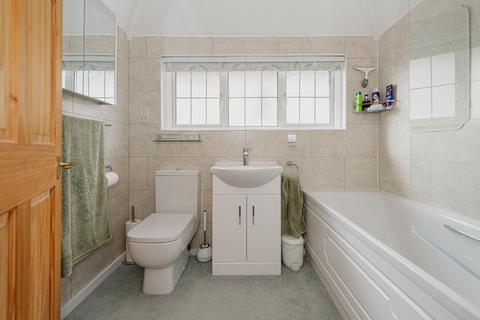 31 Hamilton Close, Epsom, KT19 8RG