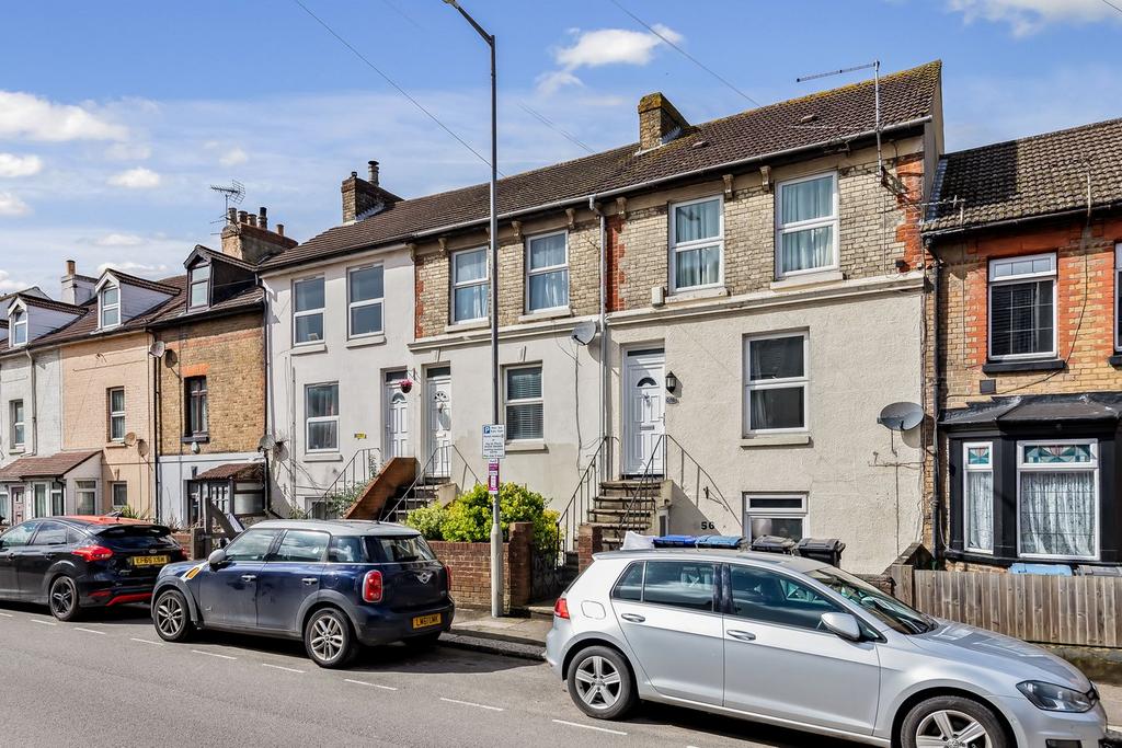 Coombe Valley Road, Dover, CT17 2 bed for sale £140,000