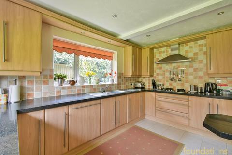 8 Fryatts Way, Bexhill-on-sea, TN39 4LW