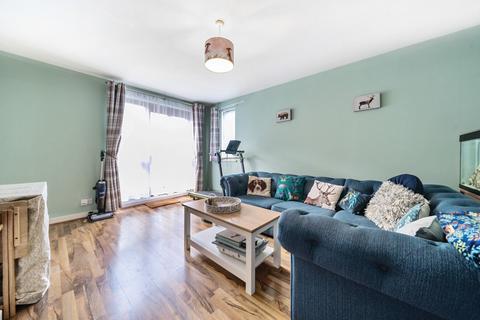 2 bedroom flat for sale, Hollydale Close, Northolt, London, UB5