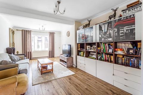5 Clare Crescent, Leatherhead, KT22 7RF