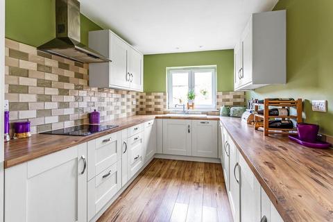 5 Clare Crescent, Leatherhead, KT22 7RF