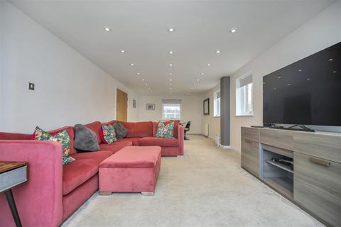 3 bedroom apartment to rent, Mariners Wharf, Newcastle Upon Tyne NE1