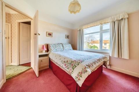 3 Crabtree Road, Haddenham, Aylesbury, HP17 8AT
