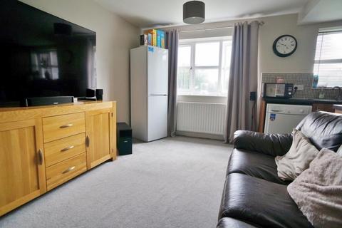 2 bedroom flat to rent, Sandringham Court, Pontefract