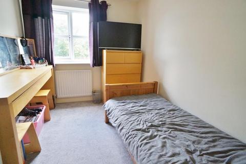 2 bedroom flat to rent, Sandringham Court, Pontefract