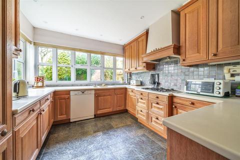3 bedroom detached house for sale, Sunbury Gardens, Mill Hill