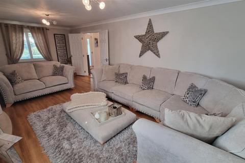 5 bedroom detached house for sale, Coppice Gardens, Hollywood