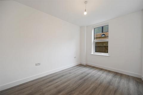 1 bedroom house to rent, The Grove, Slough, Slough