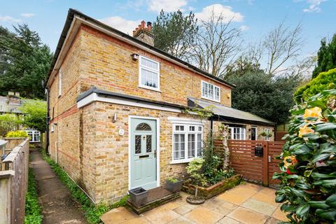 26 Brooklands Lane, Weybridge, KT13 8UX