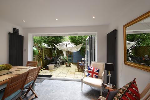 26 Brooklands Lane, Weybridge, KT13 8UX