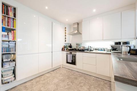 26 Brooklands Lane, Weybridge, KT13 8UX