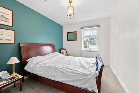 26 Brooklands Lane, Weybridge, KT13 8UX