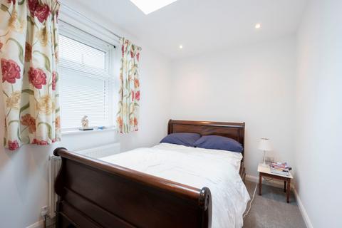 26 Brooklands Lane, Weybridge, KT13 8UX
