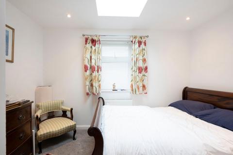 26 Brooklands Lane, Weybridge, KT13 8UX