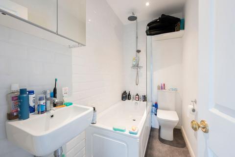 26 Brooklands Lane, Weybridge, KT13 8UX