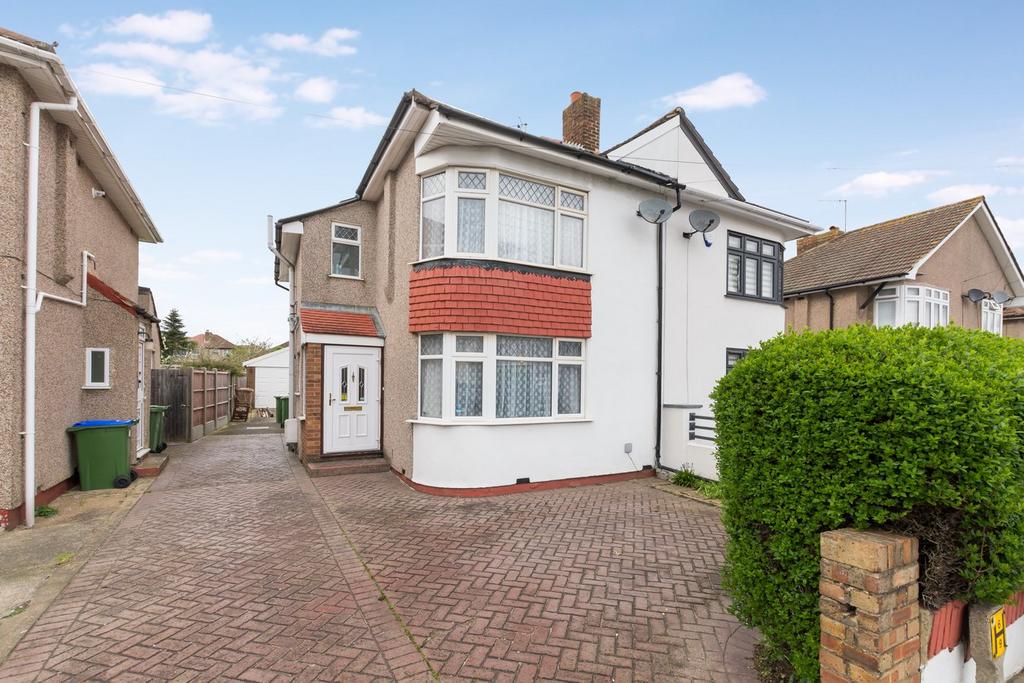 Wendover Way, Welling, DA16 3 bed semidetached house for sale £465,000