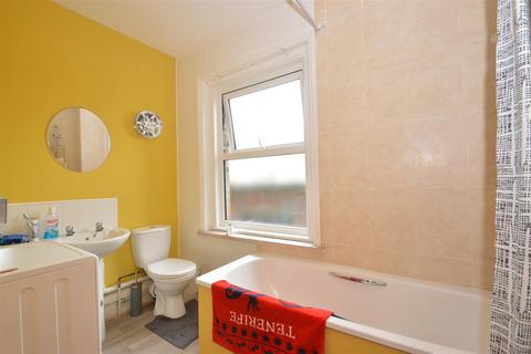 1 bedroom flat for sale, George Street, Ryde