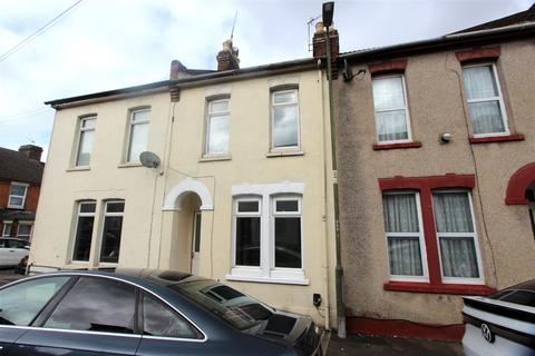 3 bedroom terraced house to rent, Glencoe Road, Chatham ME4