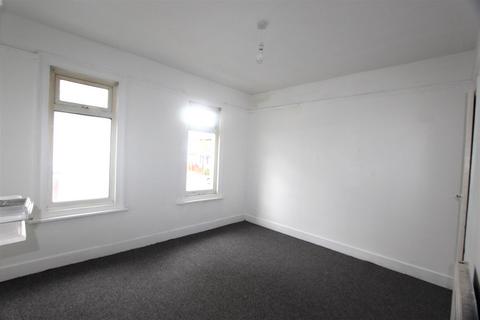 3 bedroom terraced house to rent, Glencoe Road, Chatham ME4