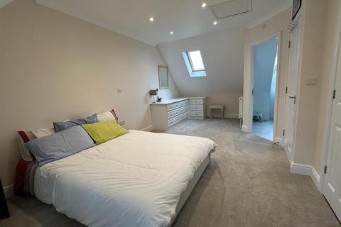 4 bedroom semi-detached house to rent, Genas Close | Ilford | IG6