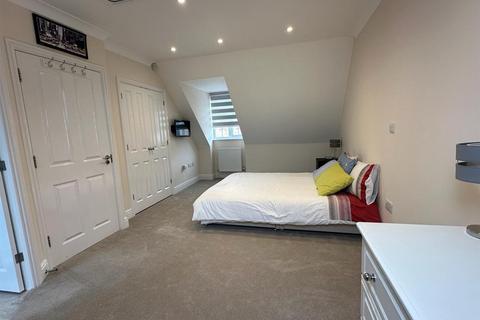 4 bedroom semi-detached house to rent, Genas Close | Ilford | IG6