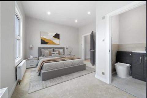 3 bedroom terraced house to rent, Eastbourne Road, Brentford