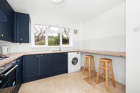 24 Goodenough Way, Coulsdon, CR5 1DY