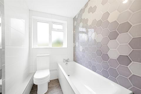 24 Goodenough Way, Coulsdon, CR5 1DY