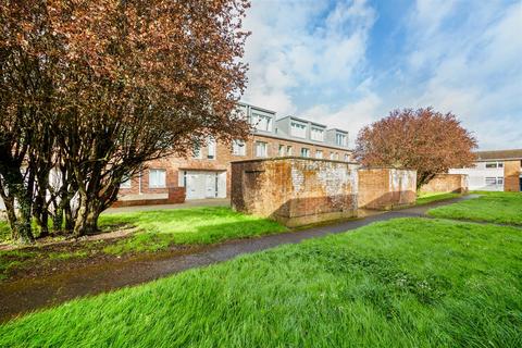 24 Goodenough Way, Coulsdon, CR5 1DY