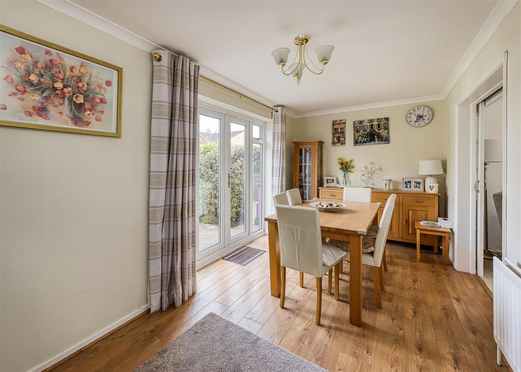 4 Rivendell Gardens-dining.jpg