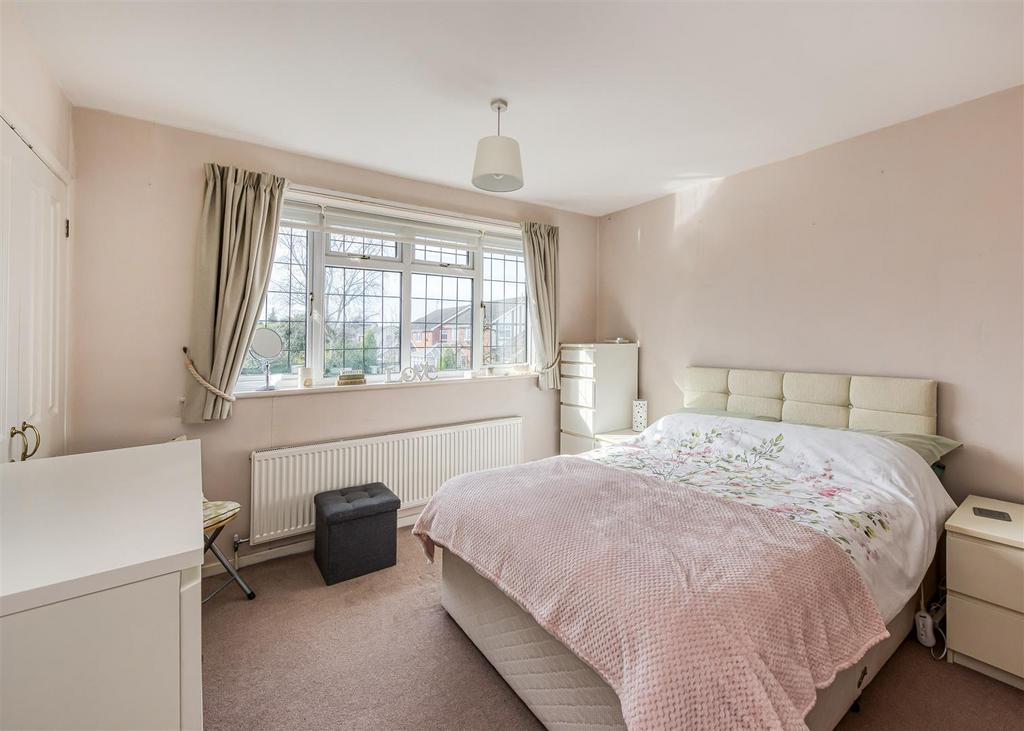 4 Rivendell Gardens-bed1a.jpg