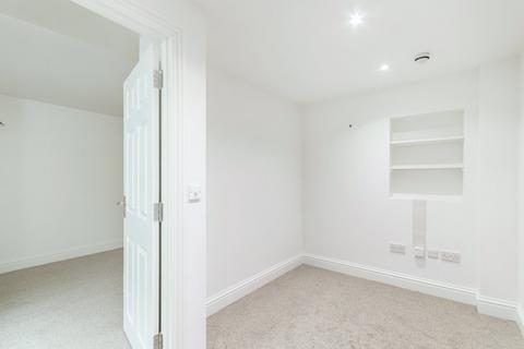 59a Boscombe Road, London, W12 9HT