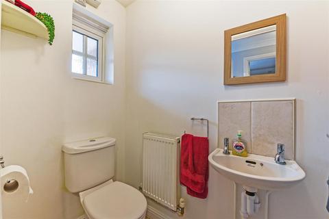 17 Bluebell Close, Andover, SP10 3XE