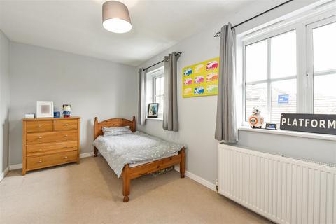 17 Bluebell Close, Andover, SP10 3XE