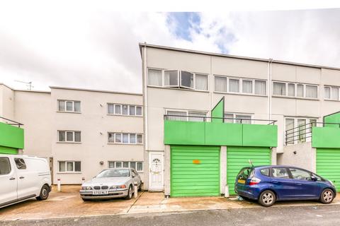 36 Caernarvon Close, Mitcham, CR4 1XD