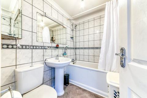 36 Caernarvon Close, Mitcham, CR4 1XD