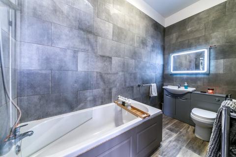 Flat 2a, 27 - 29 Nicholson Road, Croydon, CR0 6QT