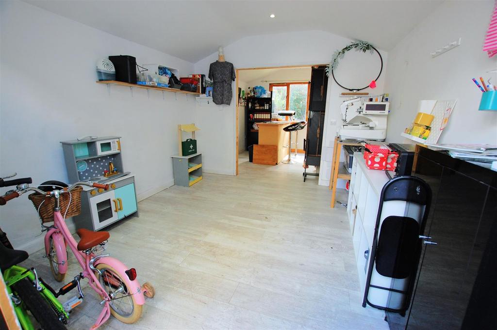 Garden Room/Office/Bar