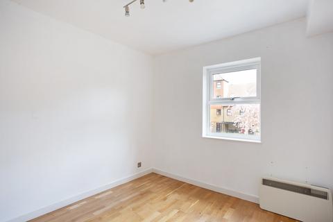 32 Pursewardens Close, London, W13 9PN