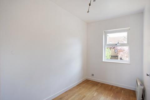32 Pursewardens Close, London, W13 9PN