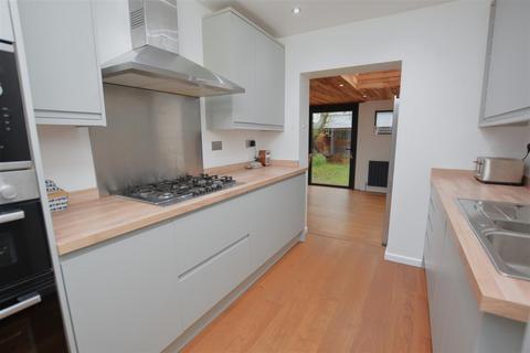 3 Oxford Close, Mitcham, CR4 1DS