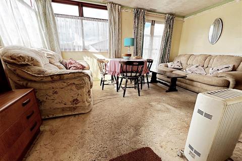 3 bedroom chalet for sale, Humberston Fitties, Humberston, Grimsby, N.E. Lincs, DN36 4HE