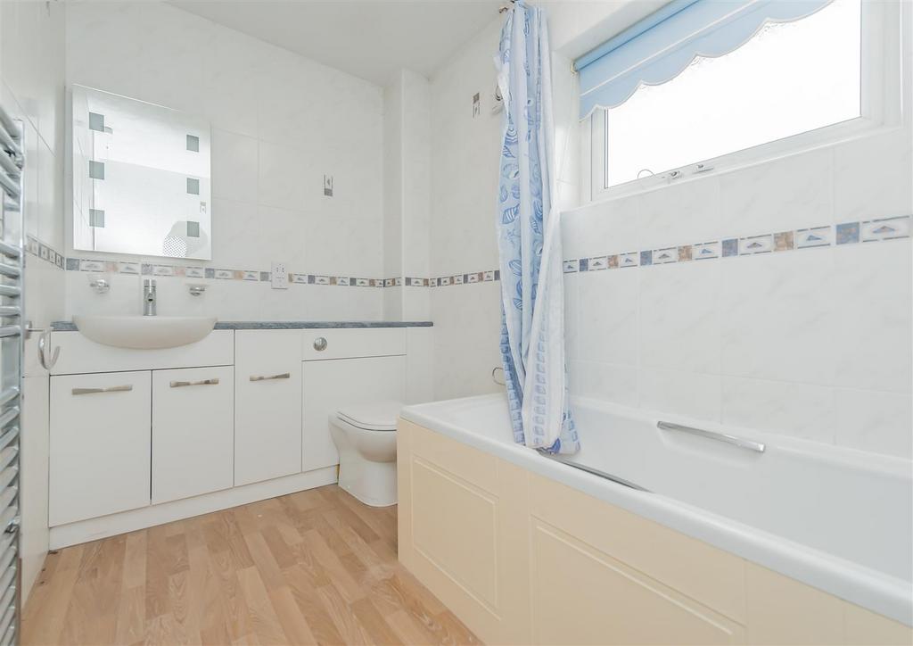 Bathroom / W.C:
