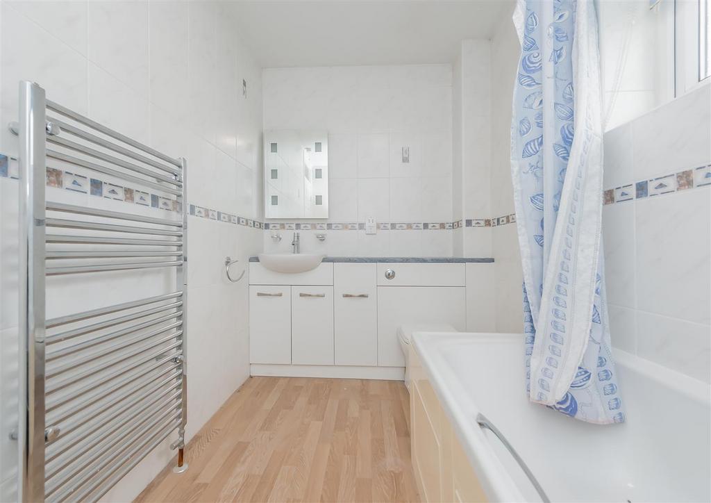 Bathroom / W.C: