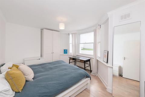 2 bedroom flat for sale, Ferndale Road, London, SW4