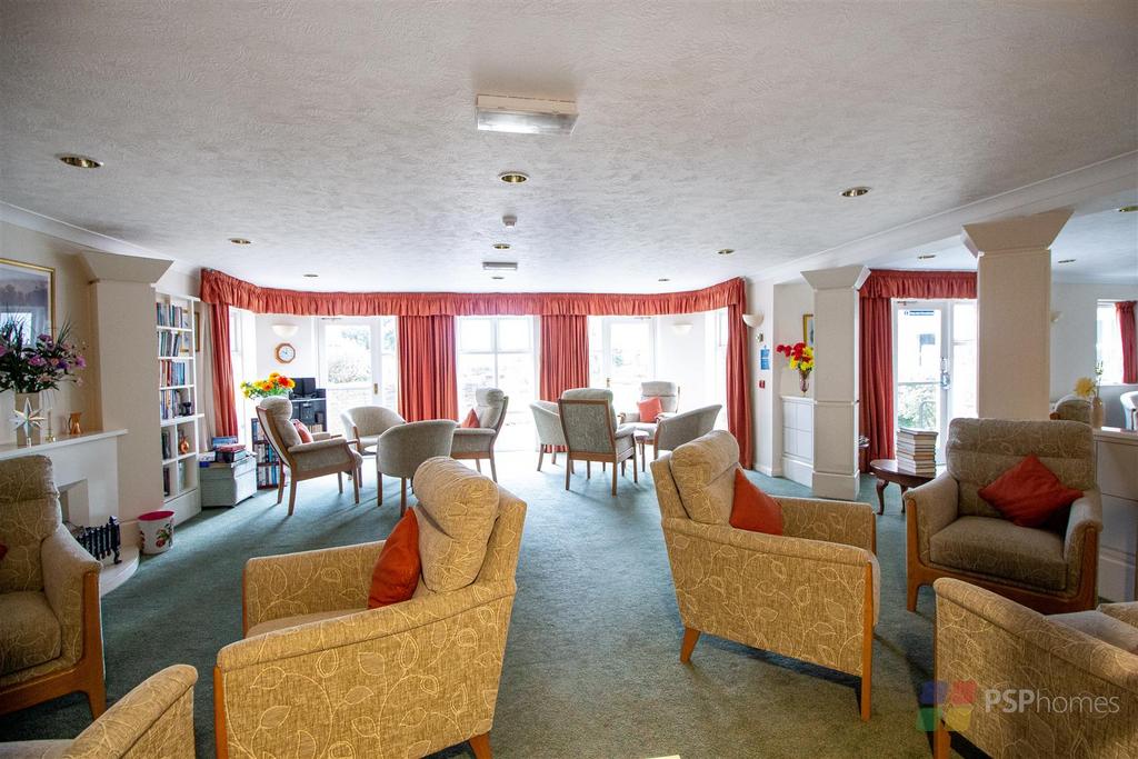 Clover Court 46 - communal lounge.jpg
