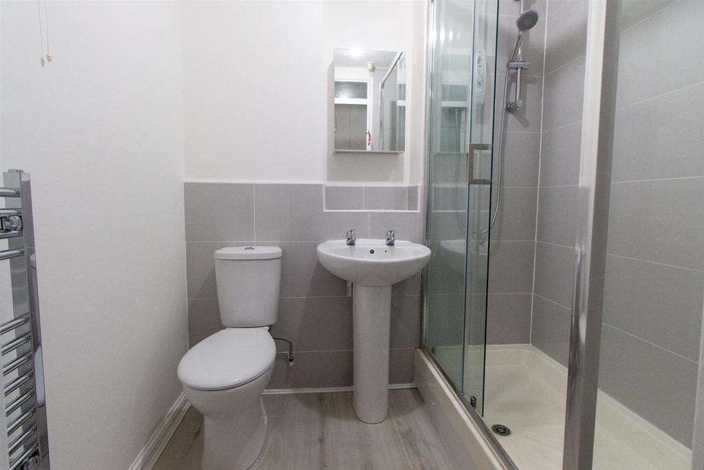 40 Clover Court - Shower room.jpg