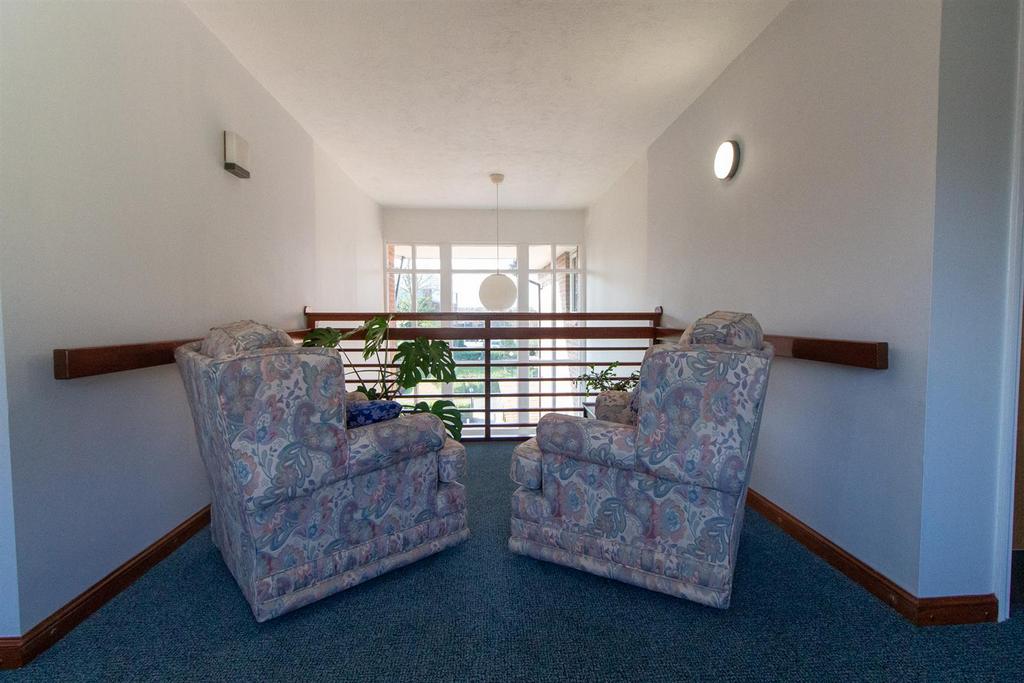 40 Clover Court - communal.jpg