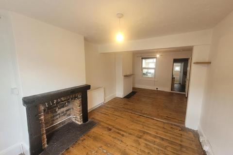 3 bedroom end of terrace house to rent, Romney Road, Willesborough